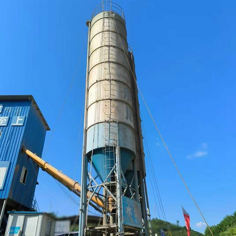 A 100-ton cement tank