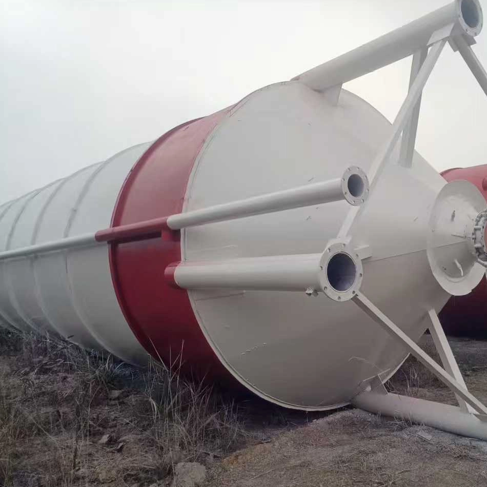 A 150-ton cement tank