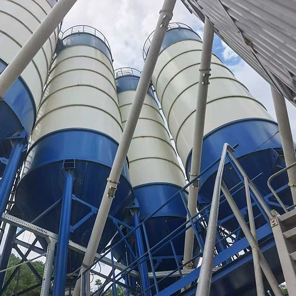 A 150-ton cement tank