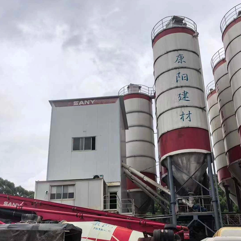 A 200-ton cement tank