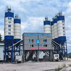 A 150-ton cement tank