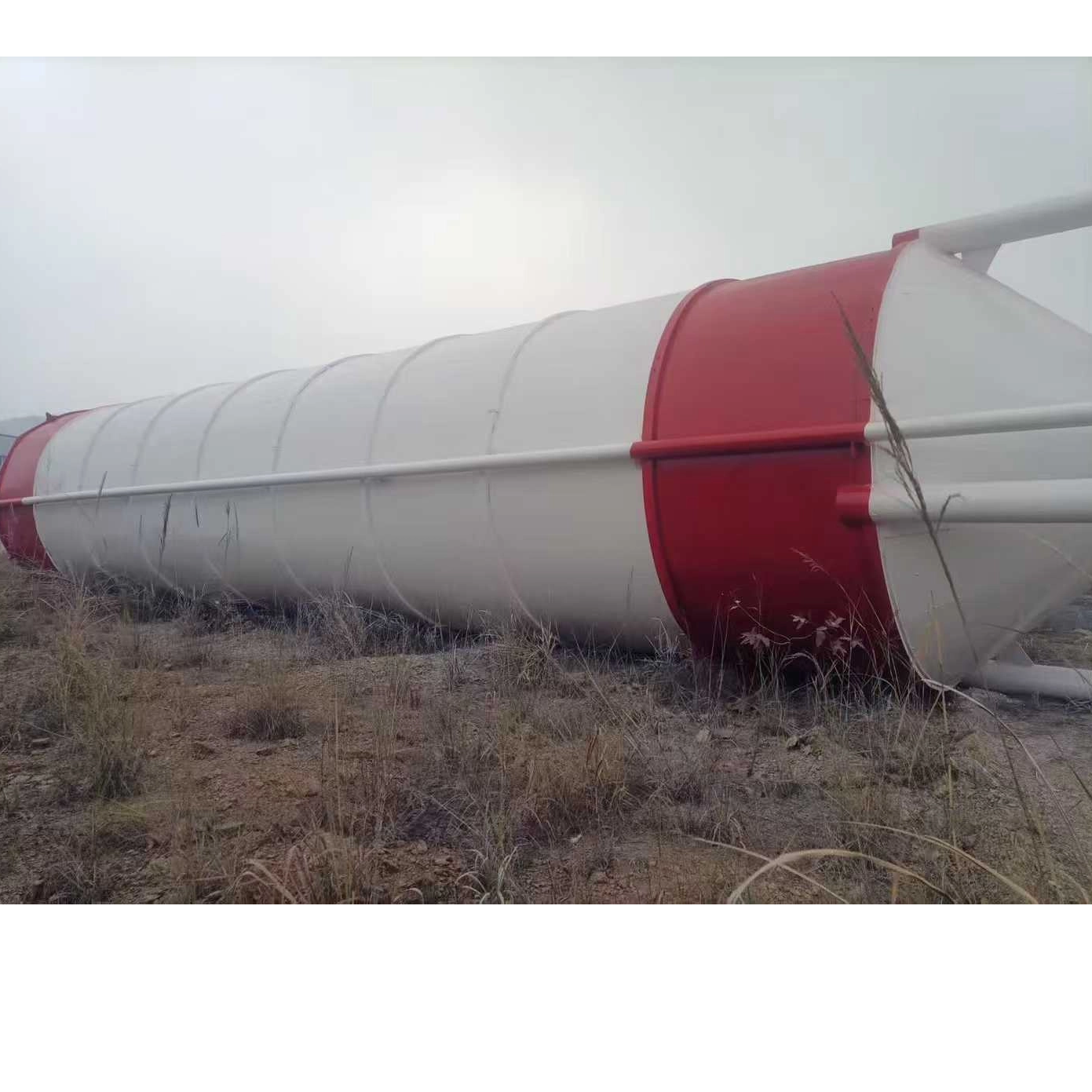 A 150-ton cement tank