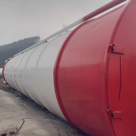 A 150-ton cement tank
