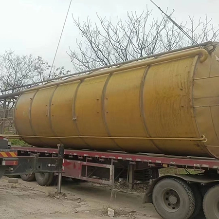 A 80-ton cement tank