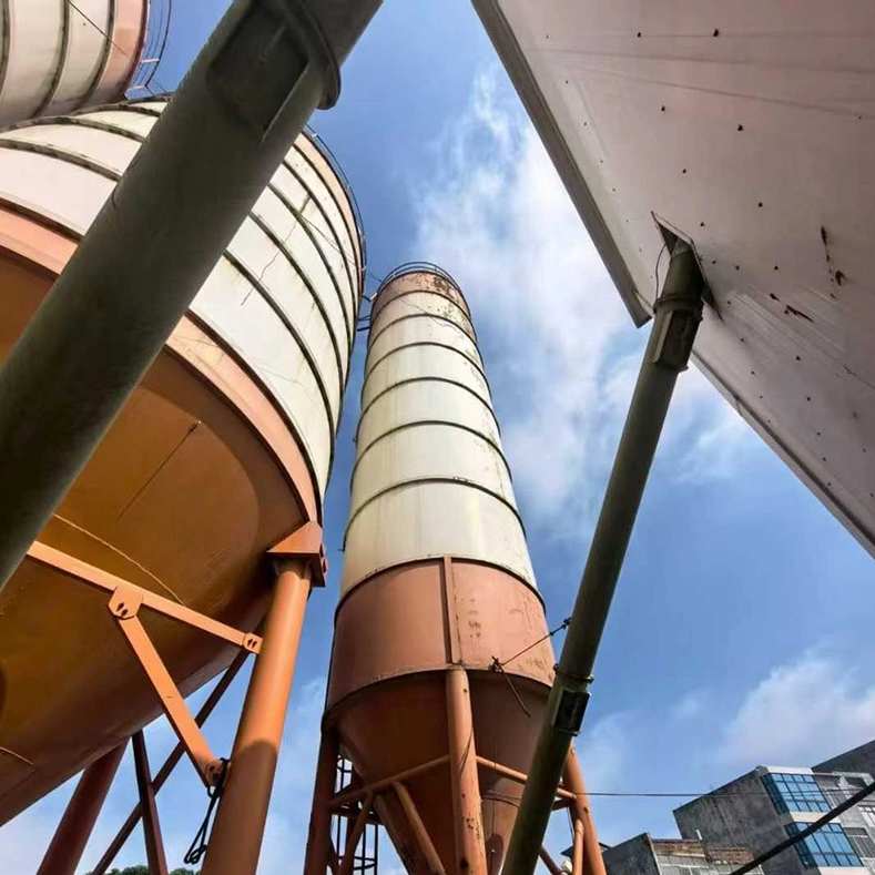 A 300-ton cement tank